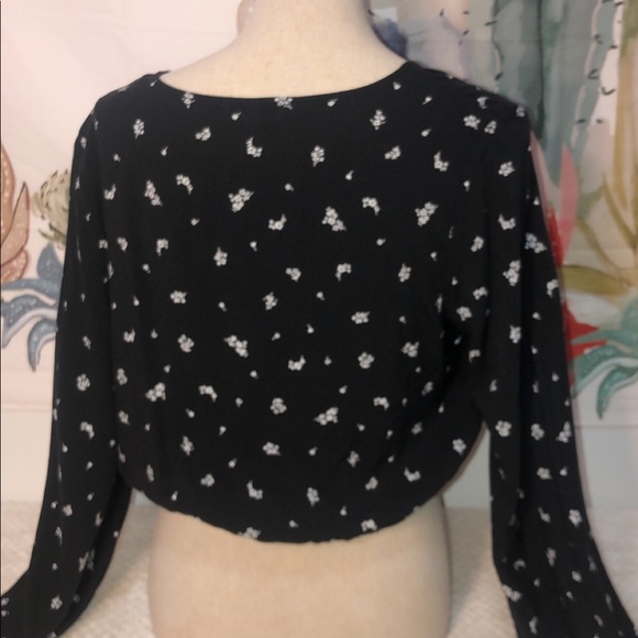 LA Hearts Bell Sleeve Crop Top w Cross Front - Picture 4 of 5